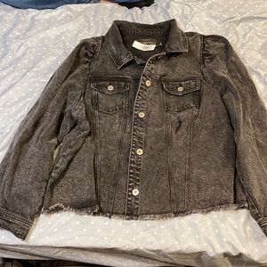 Torrid trucker puffy shoulder jacket. Size 6